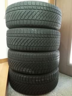 メルセデスベンツ スタッドレスタイヤ 205/55 R16 16インチのサムネイル
