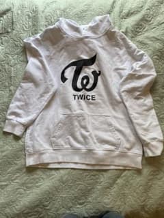 TWICE 薄手のパーカーのサムネイル