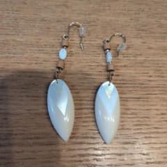 BAYFLOW　シェル調 ドロップピアス ナチュラルカラーのサムネイル