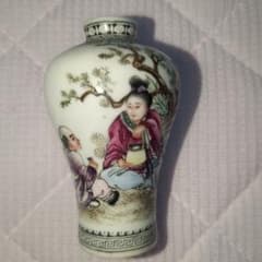 中国美術 鼻煙壺 人物図 陶磁器 骨董品 - メルカリ