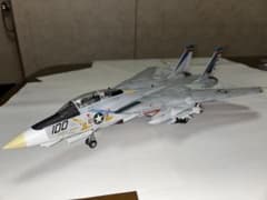 １／48 アメリカ海軍　Ｆ１４　トムキャット　戦闘機　プラモデル　完成品のサムネイル