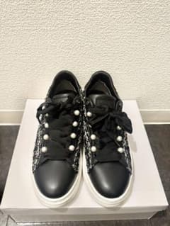 【美品】DIANA パールビジュー付きリボンスニーカー　ブラック　24.5cmのサムネイル
