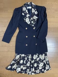 フォーマルスーツ　花柄　ネイビー　バブリースーツ　スカート　美品のサムネイル