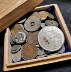 か*つ様 古銭庄内豆板銀など雑銭まとめて 桐箱付 古銭近代貨幣穴銭銀貨庄内一分銀 か*つ様 古銭庄内豆板銀など雑銭まとめて 桐箱付 古銭近代貨幣穴銭銀貨