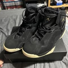 NIKE JORDAN スニーカー ブラック ゴールドのサムネイル