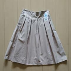 新品★ユニクロ ハイウェスト ドライストレッチ タックスカートのサムネイル