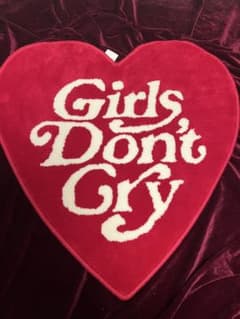 Girls Don't Cry Rug Red VERDY ラグ ハート 新品 伊勢丹購入！新品タグ付き最安値】Girls Don't Cry ラグ赤レッド