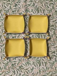 【ハンドメイド】コースターにもなる小物トレーのサムネイル