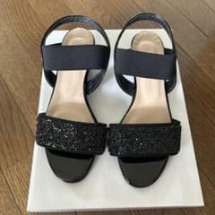 ビジュー付き ブラック サンダルのサムネイル