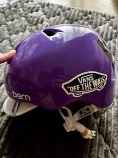 【値下げ】bern ヘルメット パープル VANSステッカー付　S-Mのサムネイル