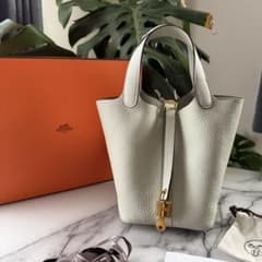 2023年モデル HERMES ピコタンロック PM くすみグリーン - メルカリ