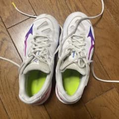 バドミントン　シューズ23.0のサムネイル