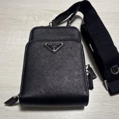 プラダ レザーショルダーバッグのサムネイル