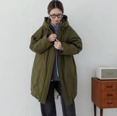 新品未使用　Spick&Span 撥水フーデッドダウンコート　カーキ　38のサムネイル