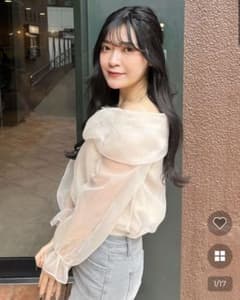 nabi オフショルダーシアーブラウス ベージュ nuguのサムネイル