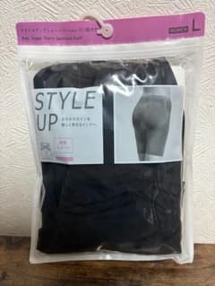 【新品未使用】ユニクロ　スタイルアップショーツ　シームレス4分丈L sizeのサムネイル