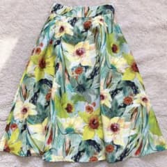 未使用級・近年モデル・完売品✨Sov.　オリジナルフラワー柄バックサテンスカート 未使用級・近年モデル・完売品✨Sov. オリジナルフラワー柄バック