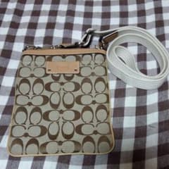COACH コーチ ショルダーバッグ　コンパクト　ミニショルダー　マチなし　美品のサムネイル