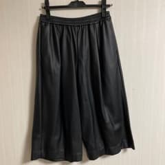 黒のガウチョのサムネイル
