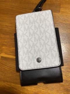 マイケルコース(michaelkors)スマホホルダーのサムネイル