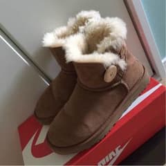 UGG ショートブーツのサムネイル