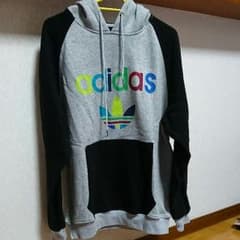 adidas パーカーのサムネイル