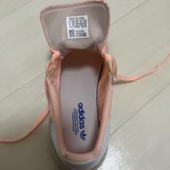 adidas ピンク スニーカーのサムネイル
