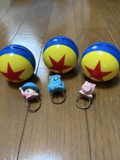 トイストーリー　モンスターズインク　ガチャガチャ　ピクサーボールのサムネイル
