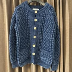 INVERALLAN ネイビー ケーブルニットセーターのサムネイル