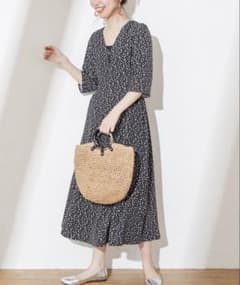 natural couture ブラック 小花柄 ロングワンピース 半袖 春のサムネイル