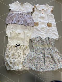 ベビー　ロンパース等　4点セットのサムネイル