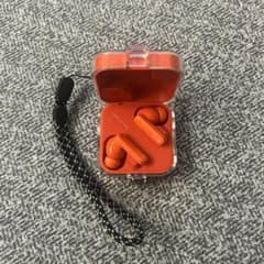 CMF by NOTHING BUDS ワイヤレスイヤホン　ケース付き