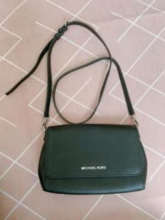 【美品値下げ】ショルダーバッグ　MICHAEL KORS 小さめのサムネイル