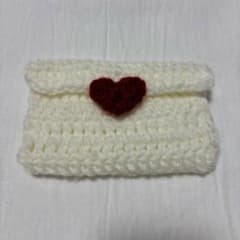 ハンドメイド　ポーチ　ホワイト　ハート　レター風　毛糸　編み物のサムネイル
