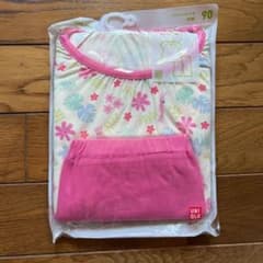 ユニクロ パジャマ　90cmのサムネイル