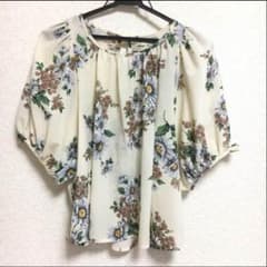 アンティローザ 花柄ブラウスのサムネイル