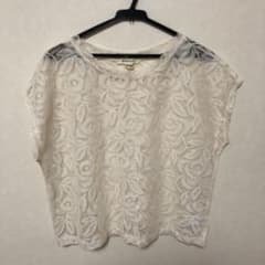 Forever 21 レーストップス 透かし ベージュ 重ね着のサムネイル
