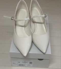 CHARLES & KEITH ポインテッドメリージェーンパンプス　25cmのサムネイル