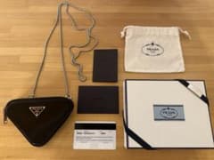 新品同様PRADA ブラックレザー 三角ショルダーバッグのサムネイル