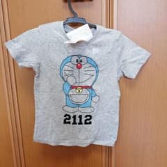 【未着用品・タグ付き】ユニクロ　ドラえもん　コラボTシャツ　UTのサムネイル
