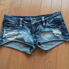 値下げ！ダメージデニムショートパンツのサムネイル