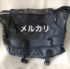 다이와 메신저 가방 블랙 위장 DAIWA 낚시 가방 대각선