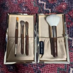 新品未使用BOBBI BROWN メイクブラシ4本セット ケース付き - メルカリ