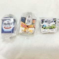 明治　meiji 乳製品シリーズミニチュアチャーム　3点セットのサムネイル