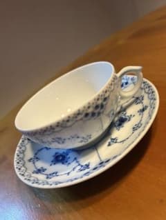 単品⭐︎美品⭐︎ロイヤルコペンハーゲン ティーカップとソーサーのサムネイル