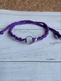 ハンドメイド ミサンガ パープル メタルリング付きのサムネイル