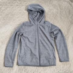 ユニクロUNIQLO★UVパーカーサイズ150のサムネイル