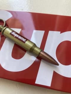 Supreme 弾薬型キーホルダー　美品です。 supremeシュプリームキーホルダー銃弾希少13ss - メルカリ