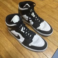 Nike Air Jordan 1 ブラック/ホワイト ミッドカットのサムネイル