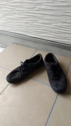 VANSスニーカー 黒 くつ裏タン色のサムネイル